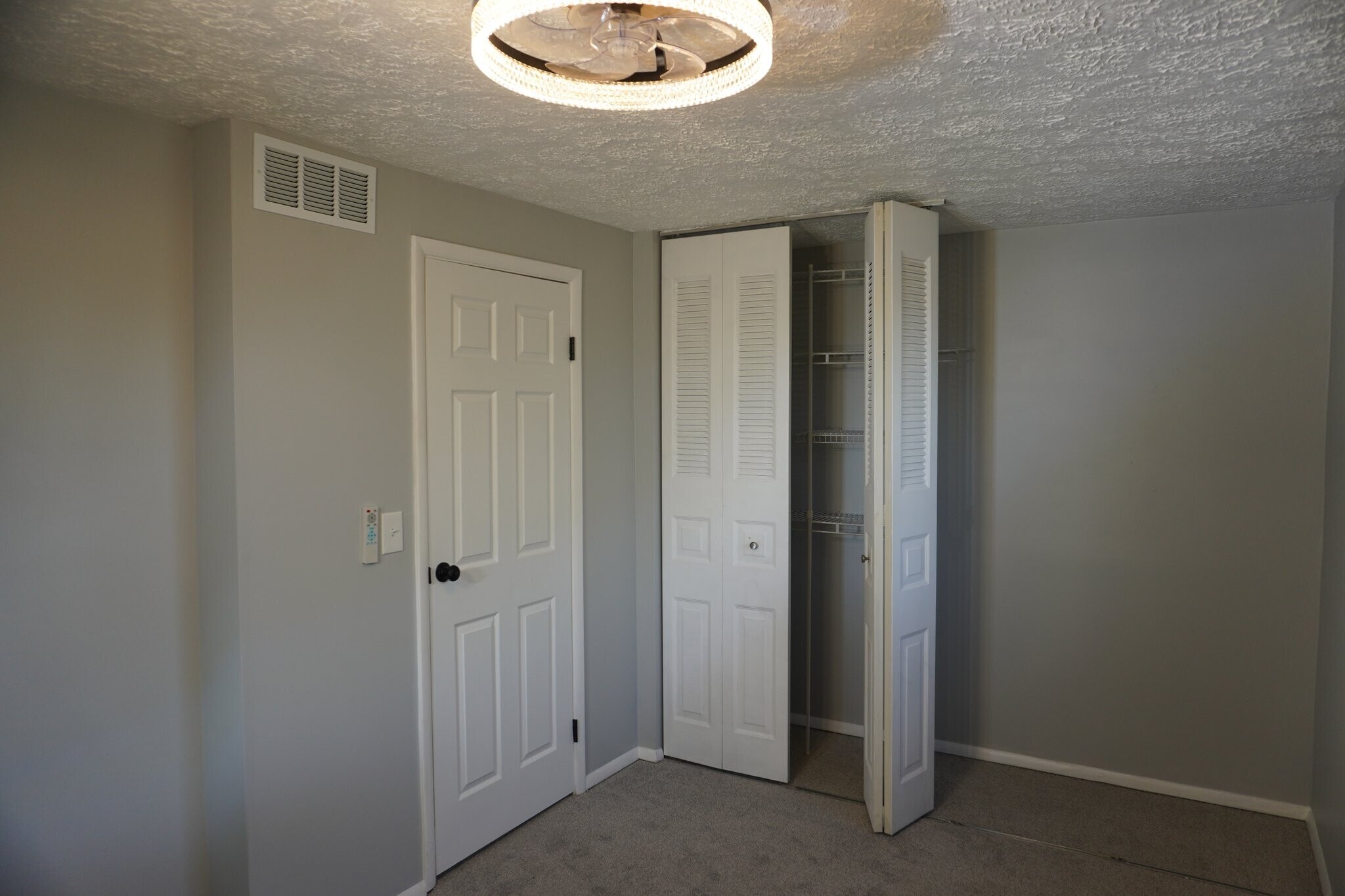 Building Photo - 25 Stillwood Cir