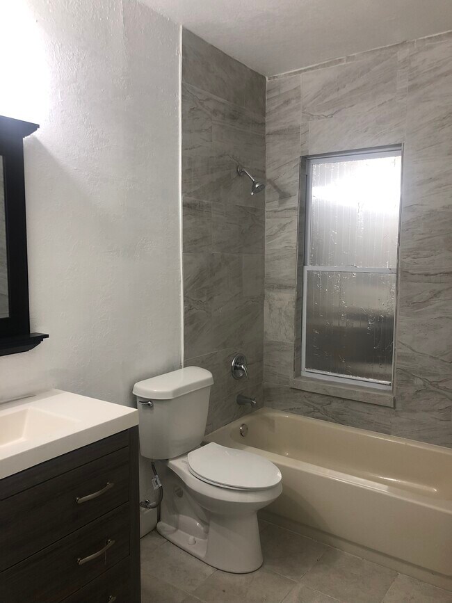 Building Photo - 1121 Avondale Ave