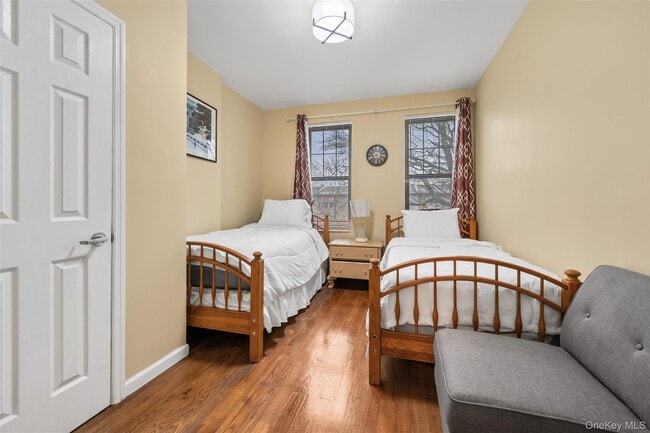 Building Photo - 611 Linwood St