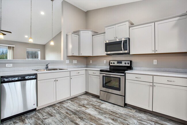 Building Photo - Beautiful Neighborhood with Newer Home for Lease