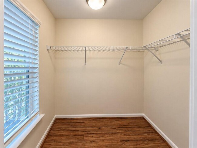 Building Photo - 1503 Cove Creek Cir