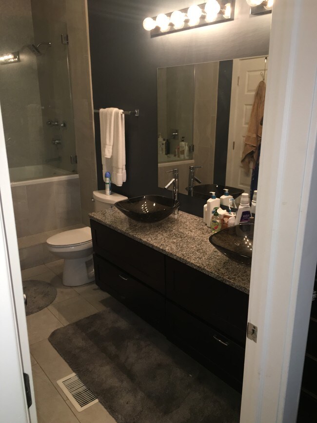 Upstairs Bathroom - 2334 W Polk St