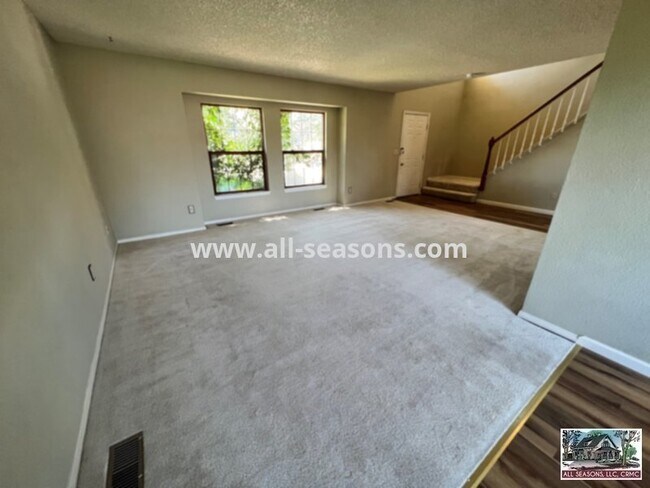 Building Photo - Northwest Tri-Level 5 Bedroom Home For Rent!