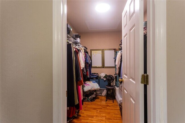 Building Photo - 1159 SW Valencia Heights Ave