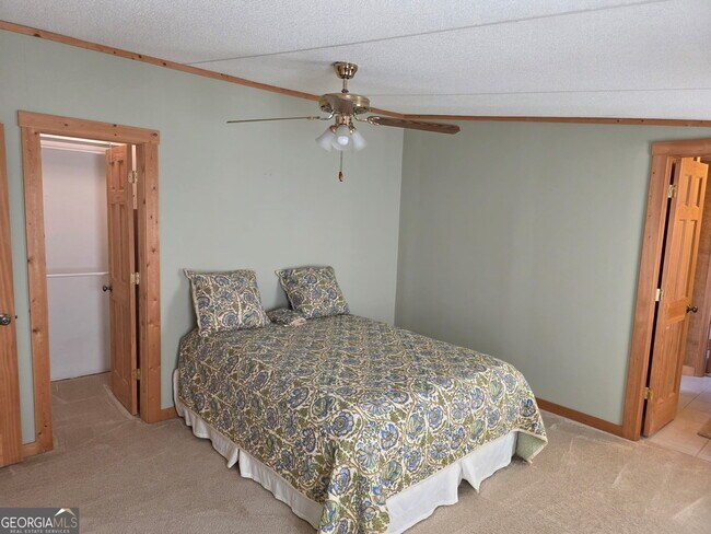 Building Photo - 2832 N Holcomb Dr