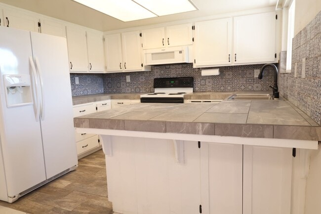 Building Photo - 112 Rawhide Ln