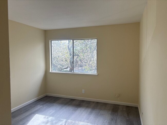 Building Photo - 4327 Fairlands Dr