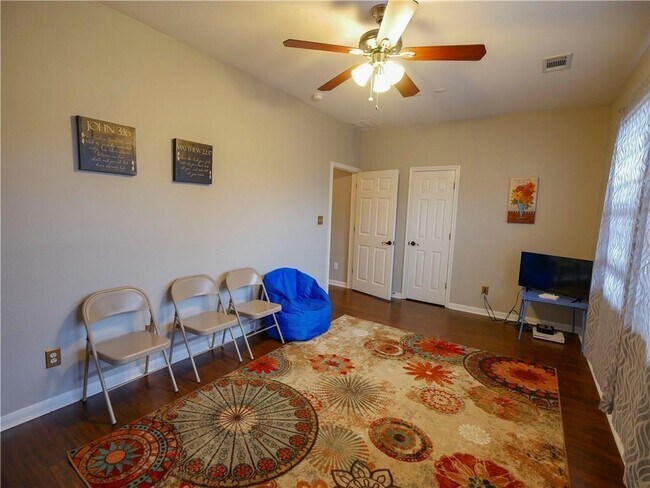 Building Photo - 702 S Frontier Ln