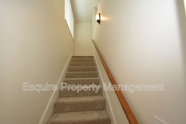 Building Photo - 283 Calle Higuera