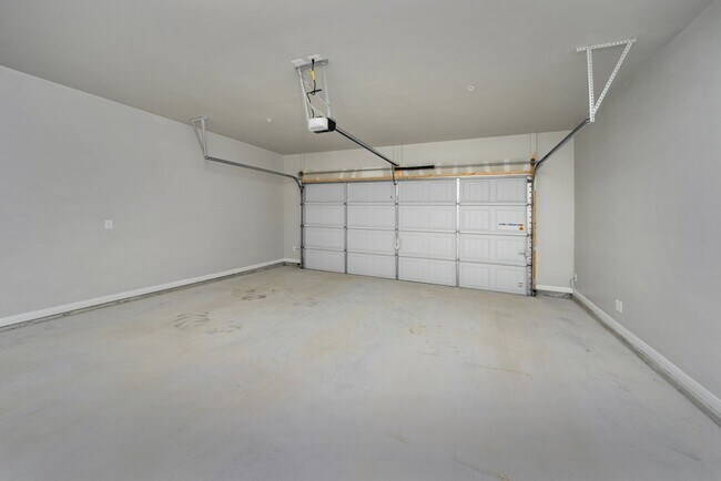 Building Photo - Live, love, and grow in this charming townhome!