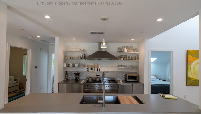 Building Photo - 13846 Village Ave