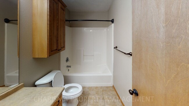 Building Photo - 3 BD, 2.5 BA TOWNHOME, DOUBLE ATTACHED GARAGE, PET FRIENDLY, WALK OUT DECK, LOTS OF SPACE!