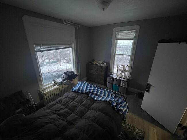 Building Photo - 1725 W 1st St