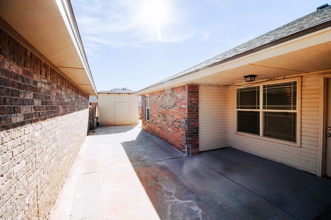 Building Photo - Updated 4/2/1 across from Cooper North Ele...