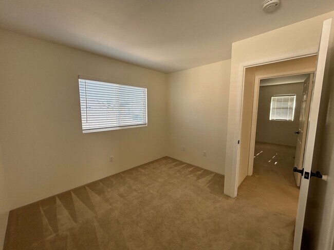 Building Photo - Large Ocean Pointe Home with In-Law Suite,...