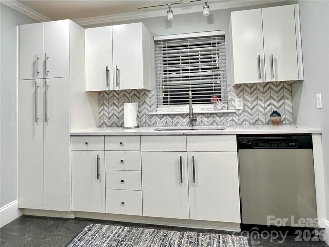 Building Photo - 4638 Murrayhill Rd