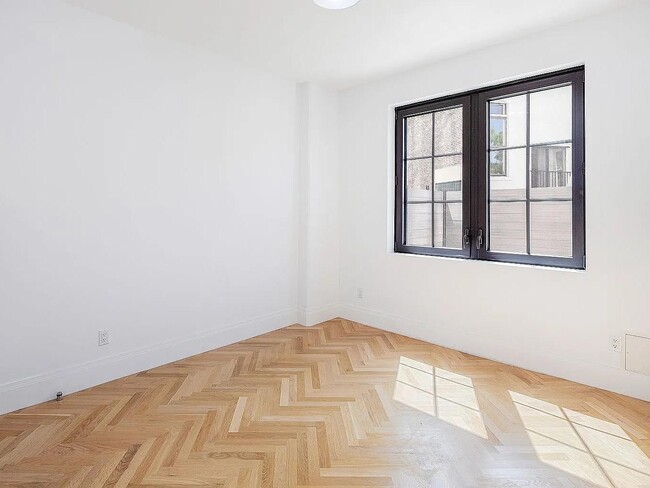 Building Photo - 300 W 122nd St