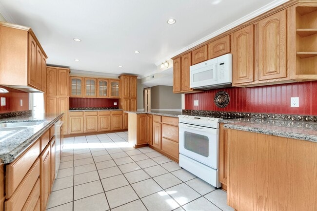 Building Photo - Charming Rossmoor Home