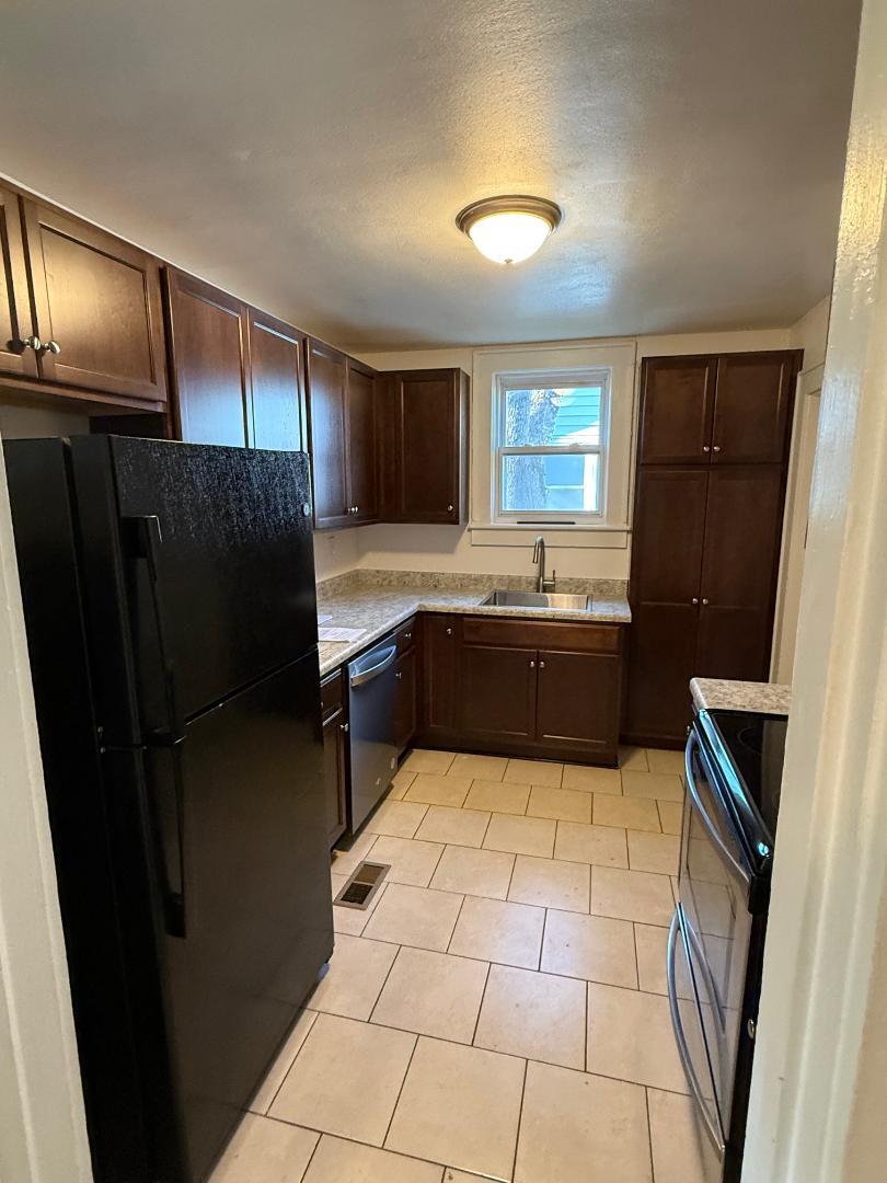 kitchen - 1533 McNeal Ave