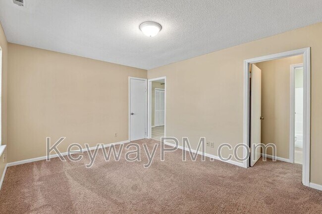 Building Photo - 912 Jones Dr