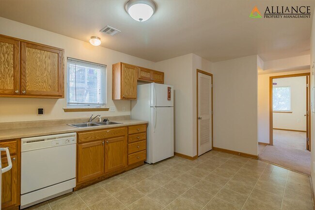 Building Photo - Vattier St. 928-30