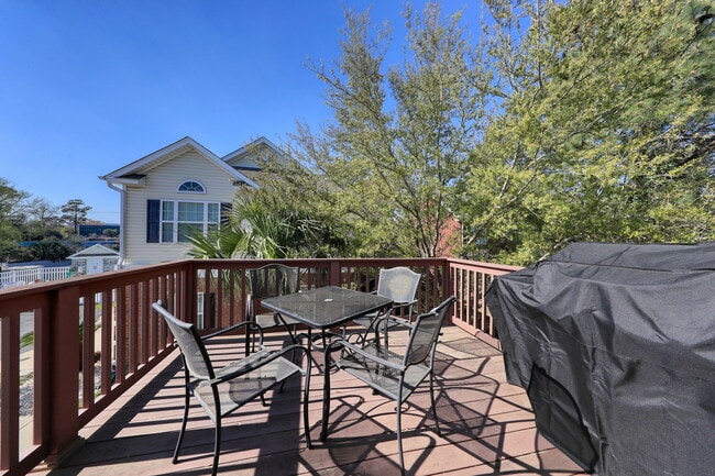 Building Photo - 2162 Sanibel Ct