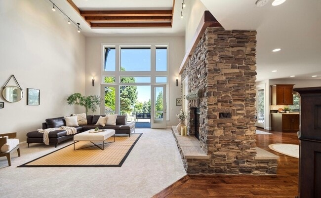 Building Photo - Beautiful Home in Semiahmoo!