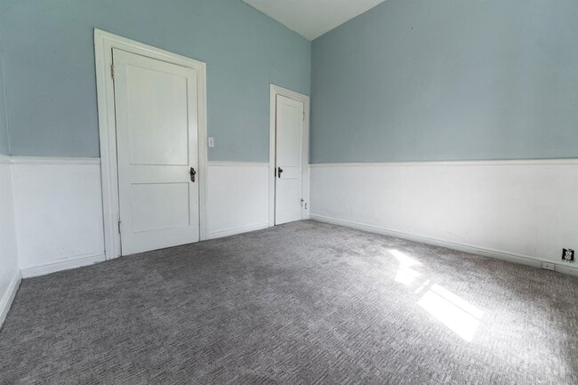 Building Photo - 643 N 200 E