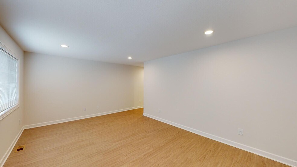 Building Photo - 827 Willow Pl