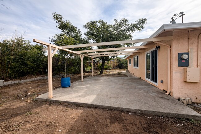 Building Photo - 3 bed 2 Bath Home Recently renovated single-family home in Fairfield,