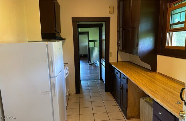 Building Photo - 280 Fairgreen Ave