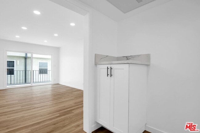 Building Photo - 1021 N Genesee Ave