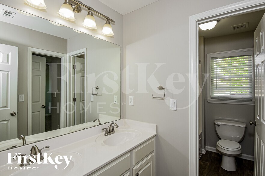 Building Photo - 112 Market Ln