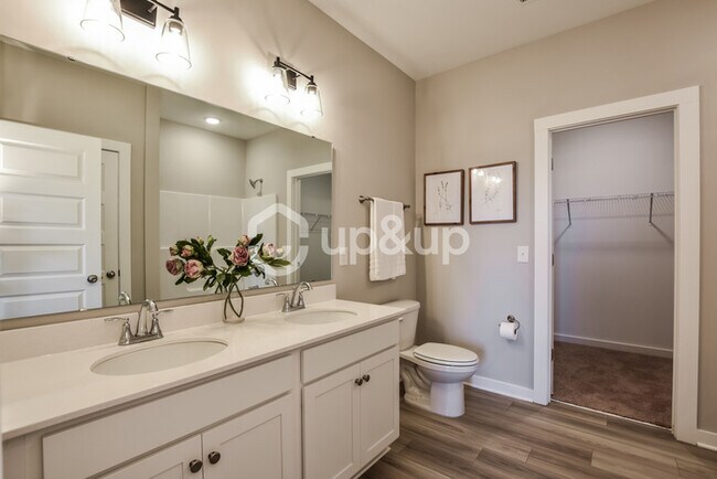 Building Photo - Fantastic 4bd/2ba home! Let yourself in!