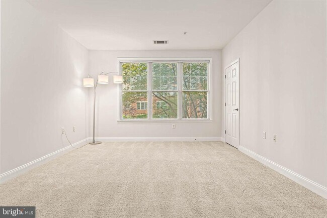 Building Photo - 200 W Elm St