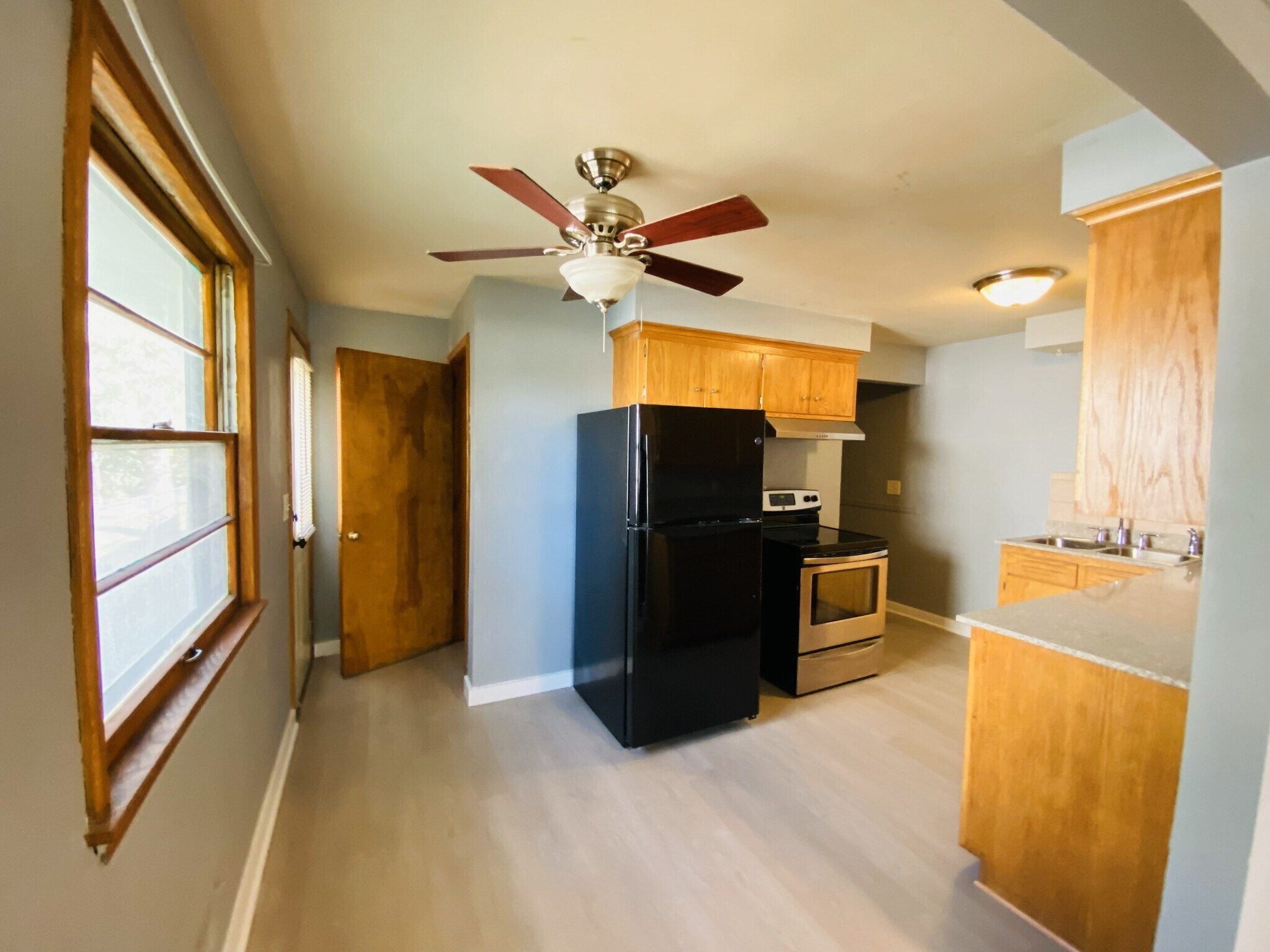 Building Photo - 4533 University Ave NE