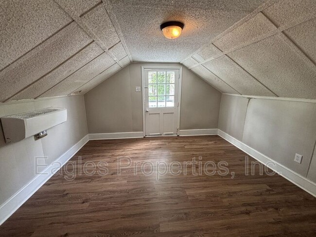 Building Photo - 1307 E Ash St