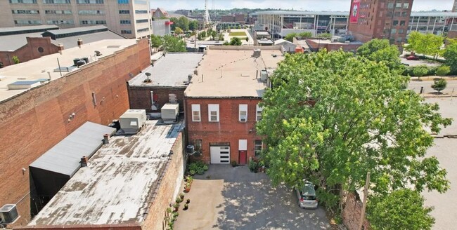 Building Photo - 2007 Locust St