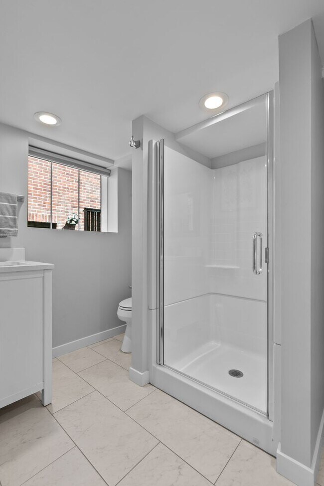 Building Photo - 3bd/1.75ba Seattle Home