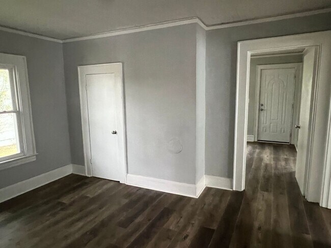 Building Photo - 2 Bedroom Home on Nashville Road