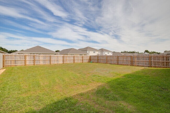 Building Photo - Welcome to your dream rental home in the c...