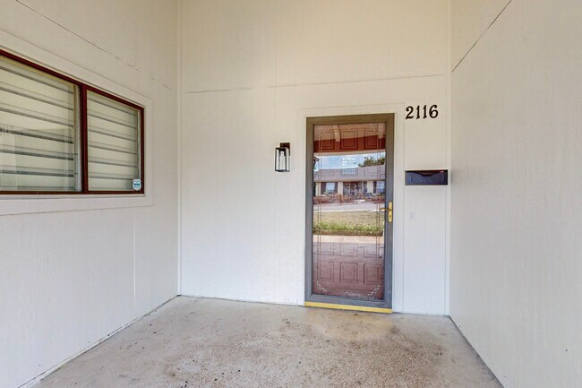 Building Photo - 2116 Northmoor Dr