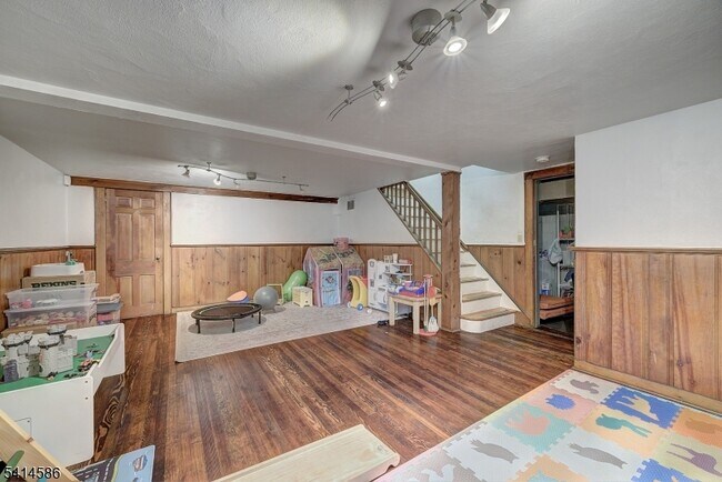 Building Photo - 548 Hartford Ct