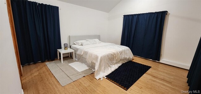 Building Photo - 150 E Walnut St