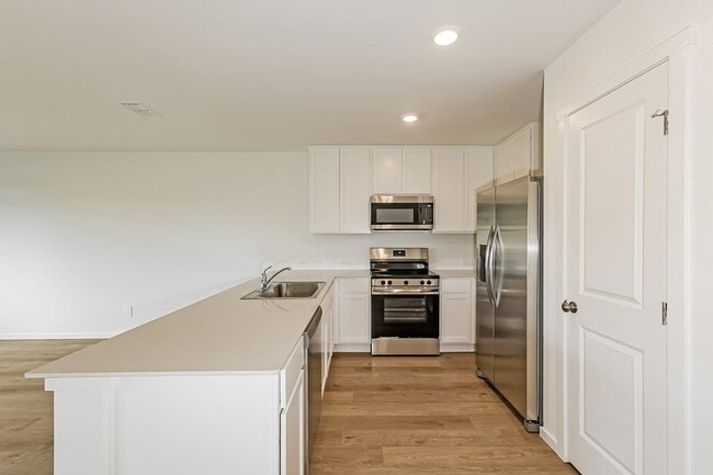 Building Photo - 543 Artemis St