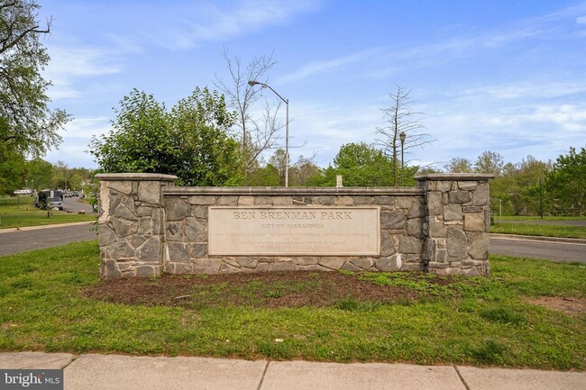 Building Photo - 171 Somervelle St
