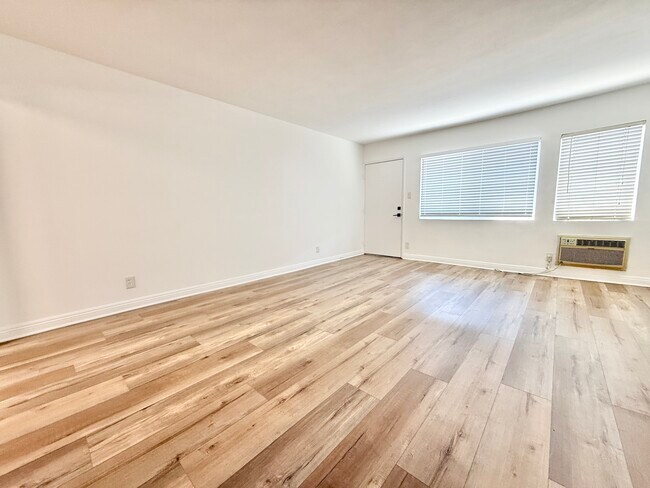 Building Photo - 1541 N Formosa Ave