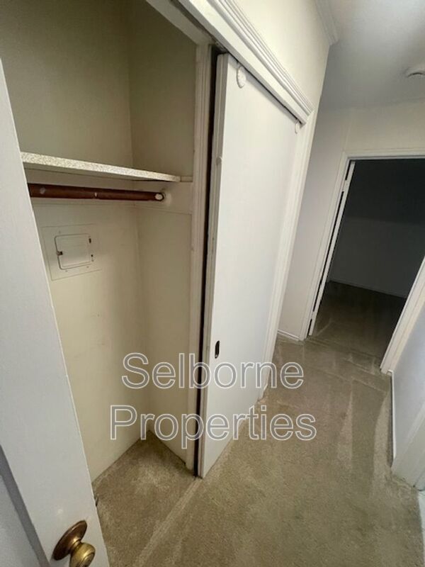 Building Photo - 624 Valle Vista Ave