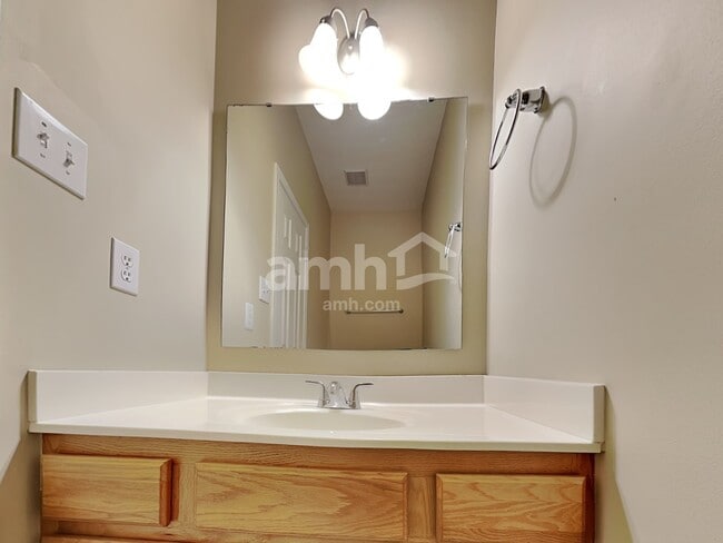 Building Photo - 5745 Turnbull Ct