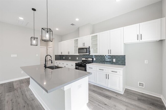 Building Photo - 8402 Berry Grn Ln